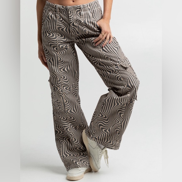 BDG Black Y2K Swirl Print Low-Rise Cargo Pants - Picture 5 of 10